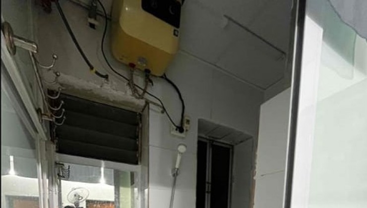 Tập thể tầng 4 D3 Nguyễn Công Trứ, Hai Bà Trưng. DT 20 m2 , 1 pn, giá chỉ 5 Triệu